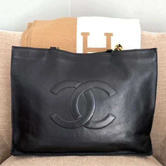 Authentic CHANEL black leather tote bag large gold GG chain straps - Picture 7 of 16